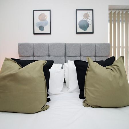 No 2 Under The Clock By Ssw - 2Br, Right In The City Centre, Sleeps 6 Кардиф Екстериор снимка
