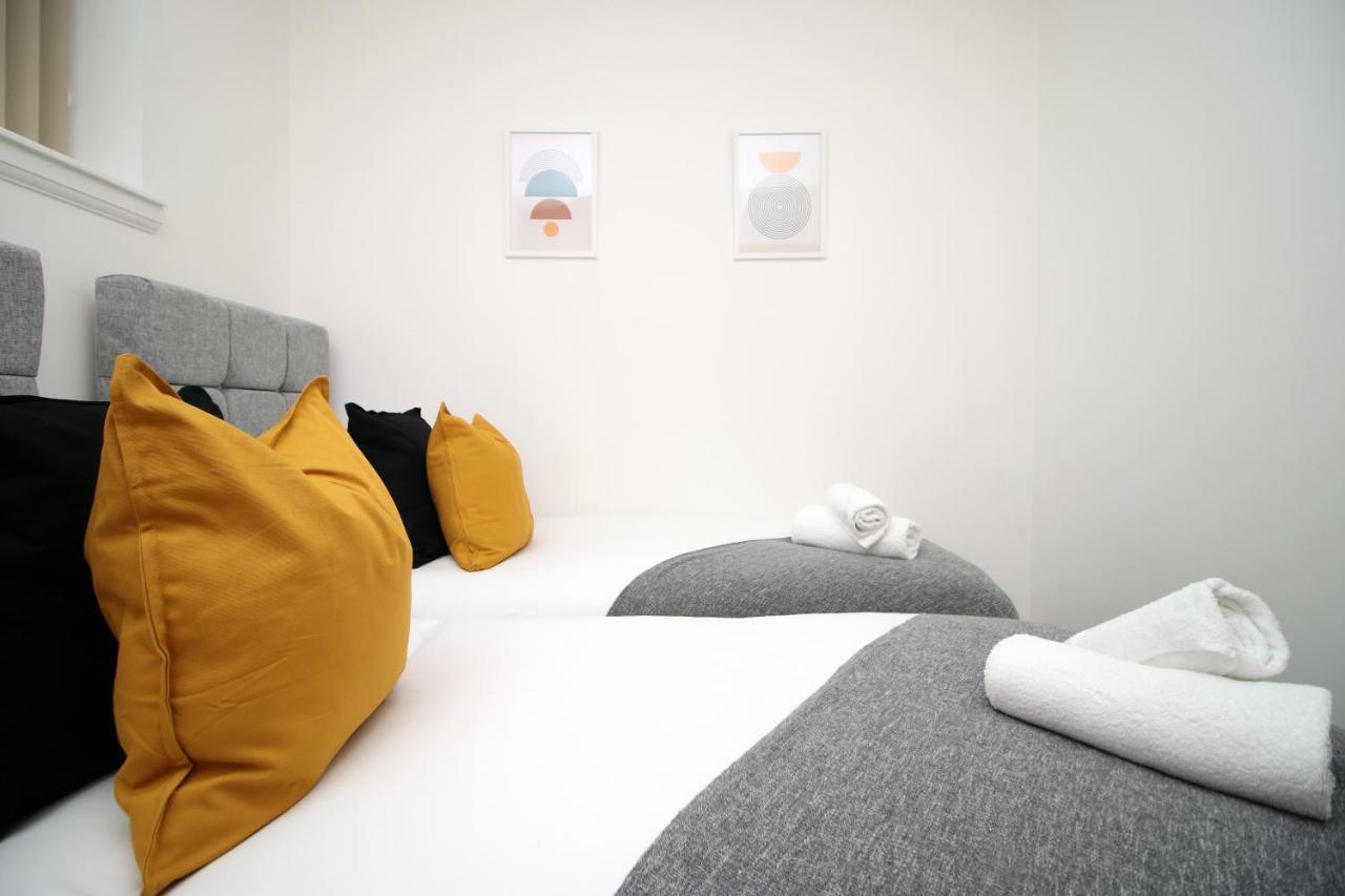 No 2 Under The Clock By Ssw - 2Br, Right In The City Centre, Sleeps 6 Кардиф Екстериор снимка