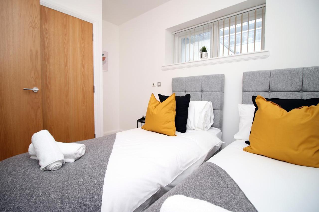 No 2 Under The Clock By Ssw - 2Br, Right In The City Centre, Sleeps 6 Кардиф Екстериор снимка