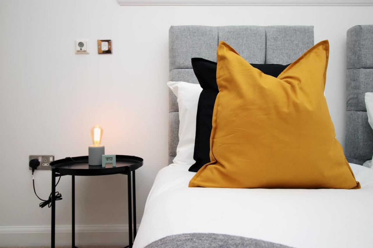 No 2 Under The Clock By Ssw - 2Br, Right In The City Centre, Sleeps 6 Кардиф Екстериор снимка