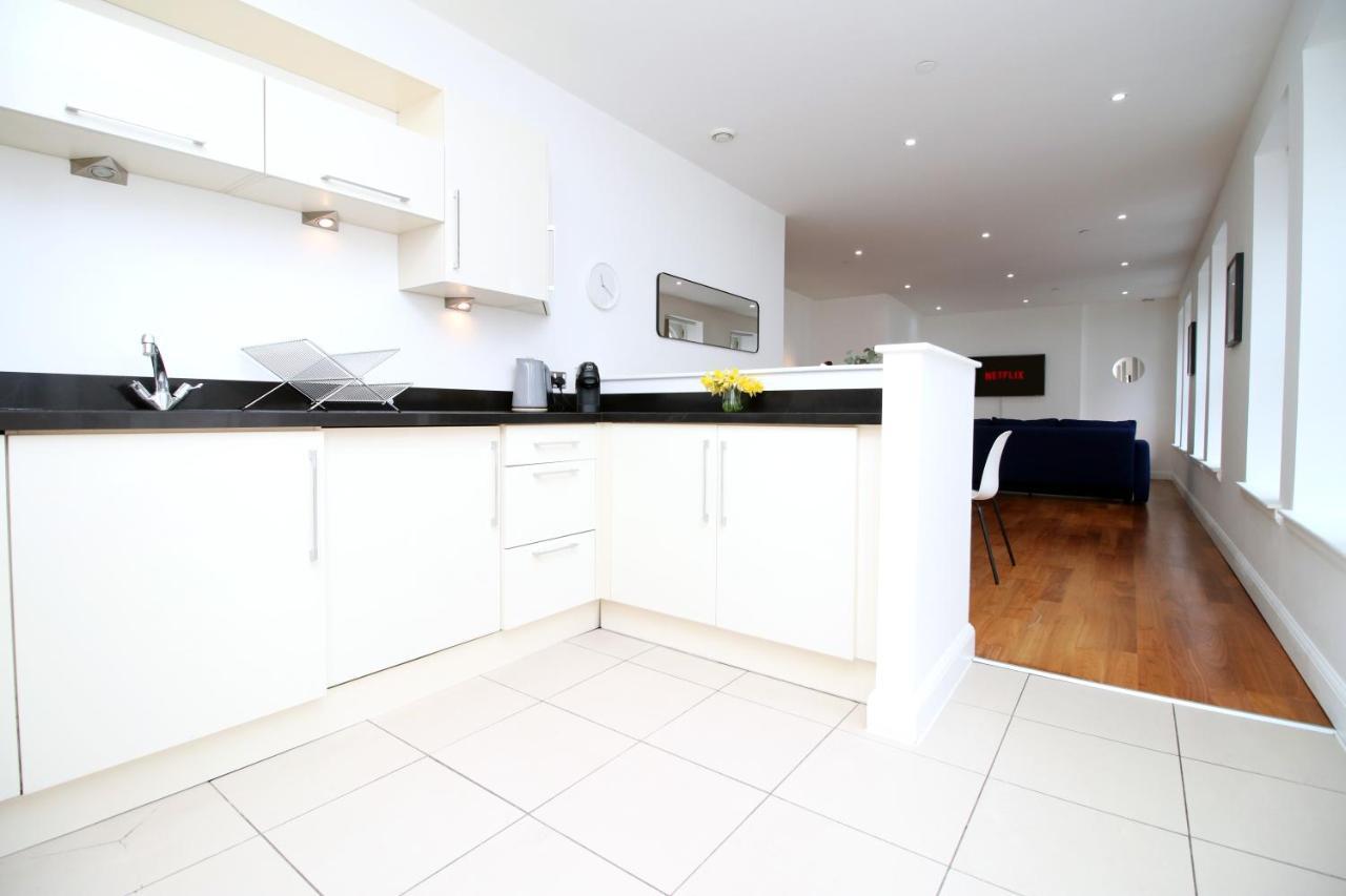 No 2 Under The Clock By Ssw - 2Br, Right In The City Centre, Sleeps 6 Кардиф Екстериор снимка