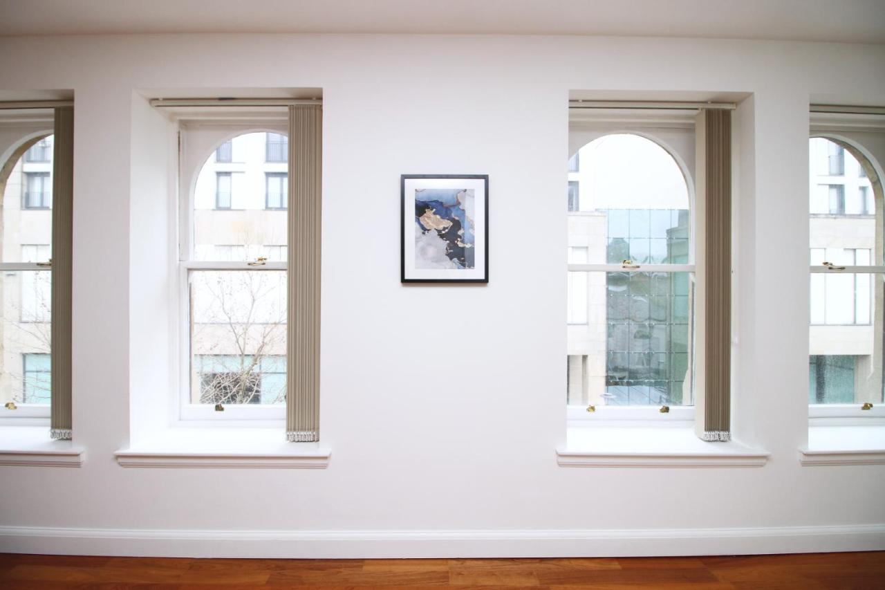 No 2 Under The Clock By Ssw - 2Br, Right In The City Centre, Sleeps 6 Кардиф Екстериор снимка