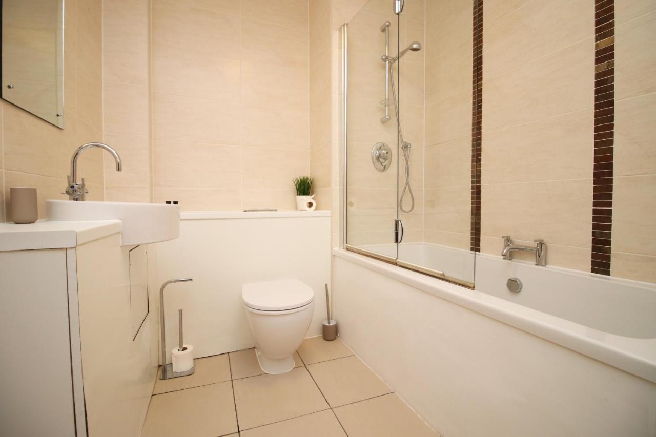 No 2 Under The Clock By Ssw - 2Br, Right In The City Centre, Sleeps 6 Кардиф Екстериор снимка