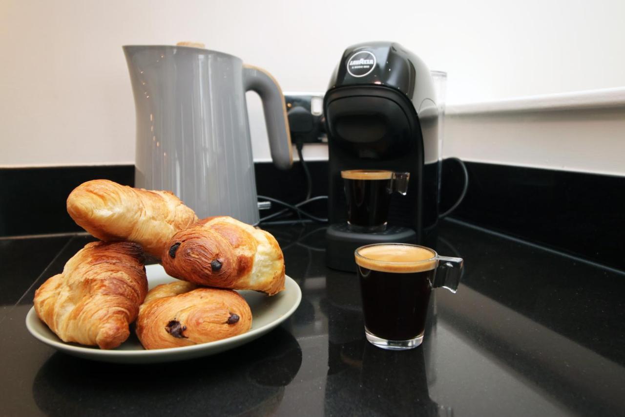 No 2 Under The Clock By Ssw - 2Br, Right In The City Centre, Sleeps 6 Кардиф Екстериор снимка