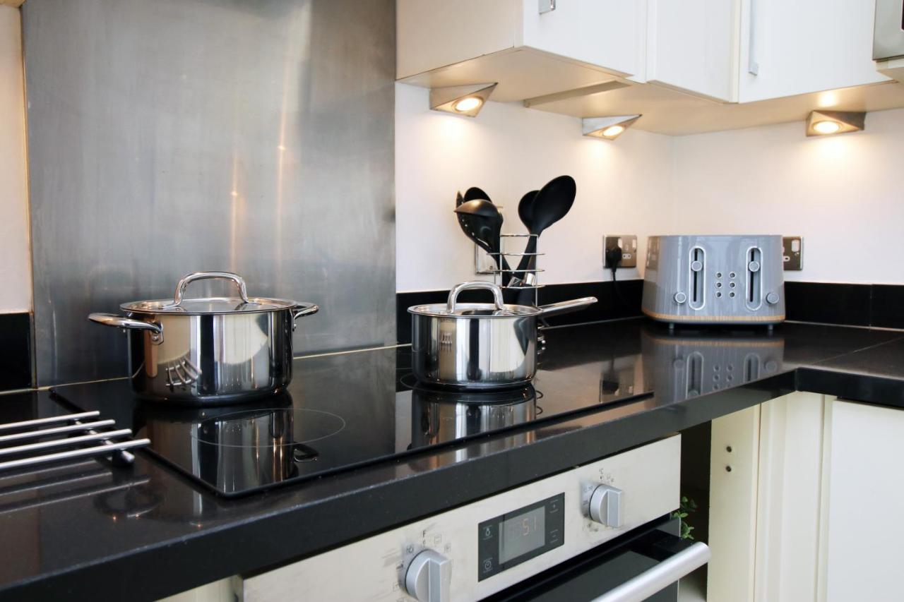 No 2 Under The Clock By Ssw - 2Br, Right In The City Centre, Sleeps 6 Кардиф Екстериор снимка